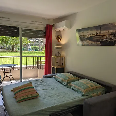 Apartment Dans *