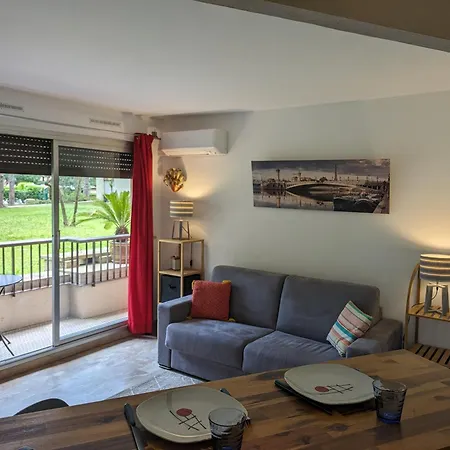 Apartment Dans *