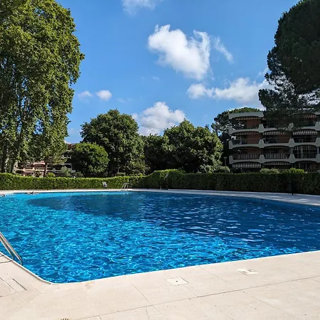 Apartment Dans *